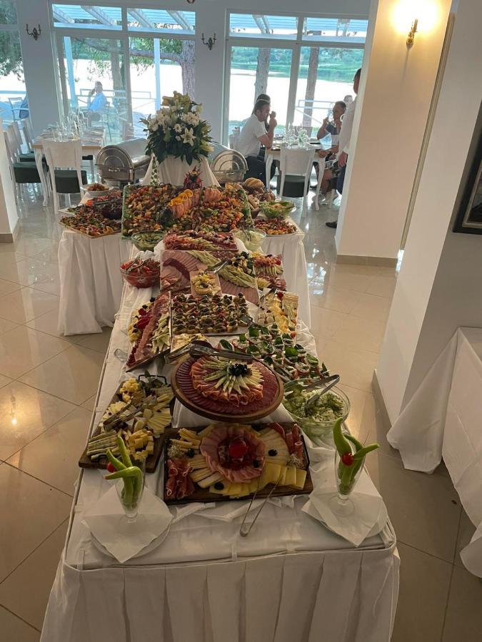 Garni Hotel Oblacinsko Jezero Oblacina Bagian luar foto