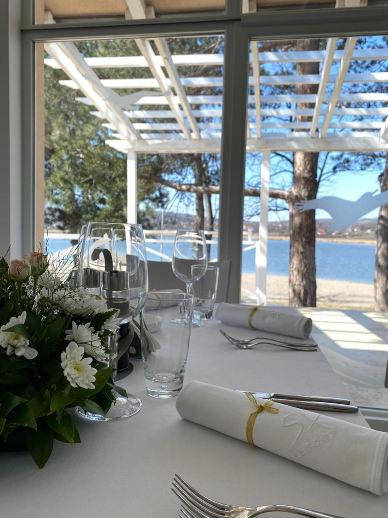 Garni Hotel Oblacinsko Jezero Oblacina Bagian luar foto